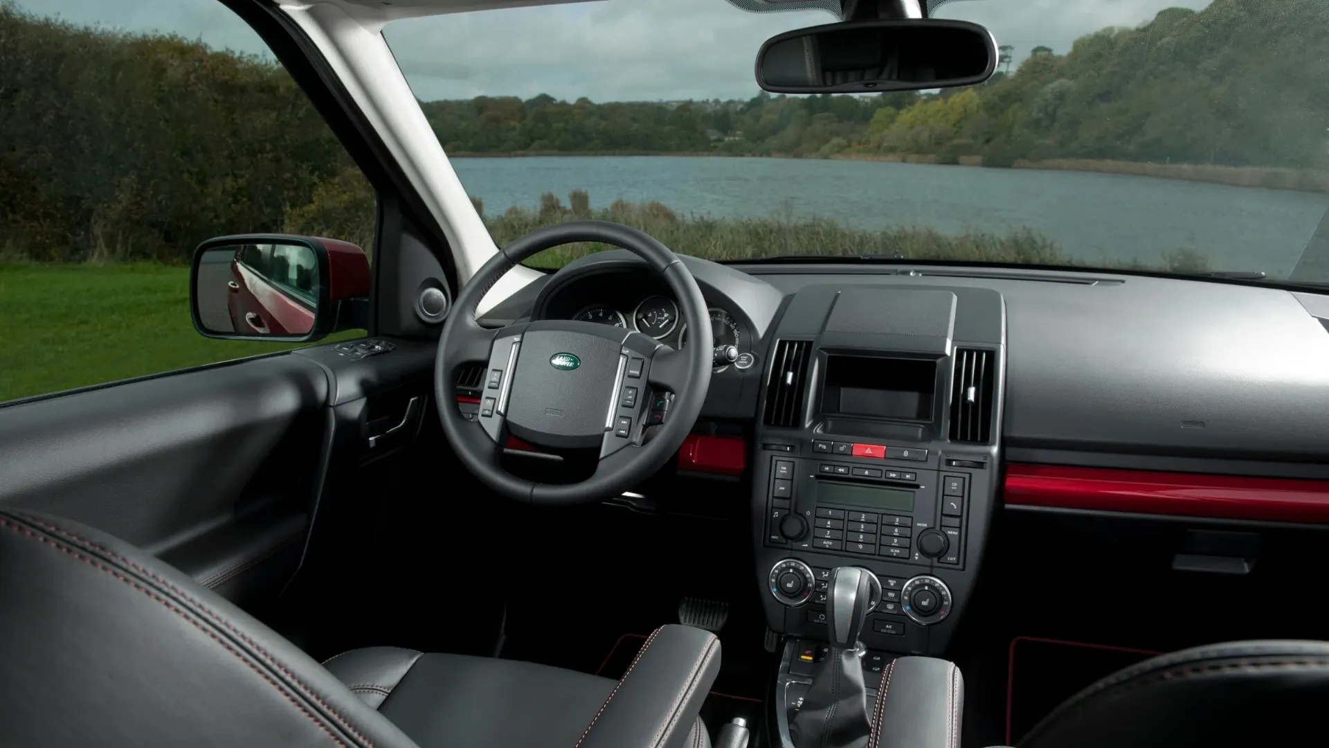 Land Rover LR2 cargo area