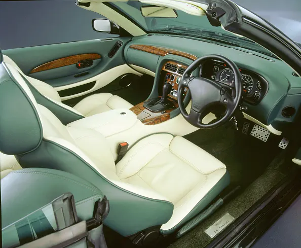 Aston Martin DB-7 Volante cargo area