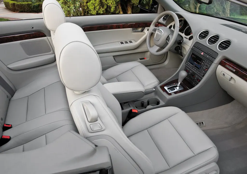 Audi A4 Cabriolet cargo area