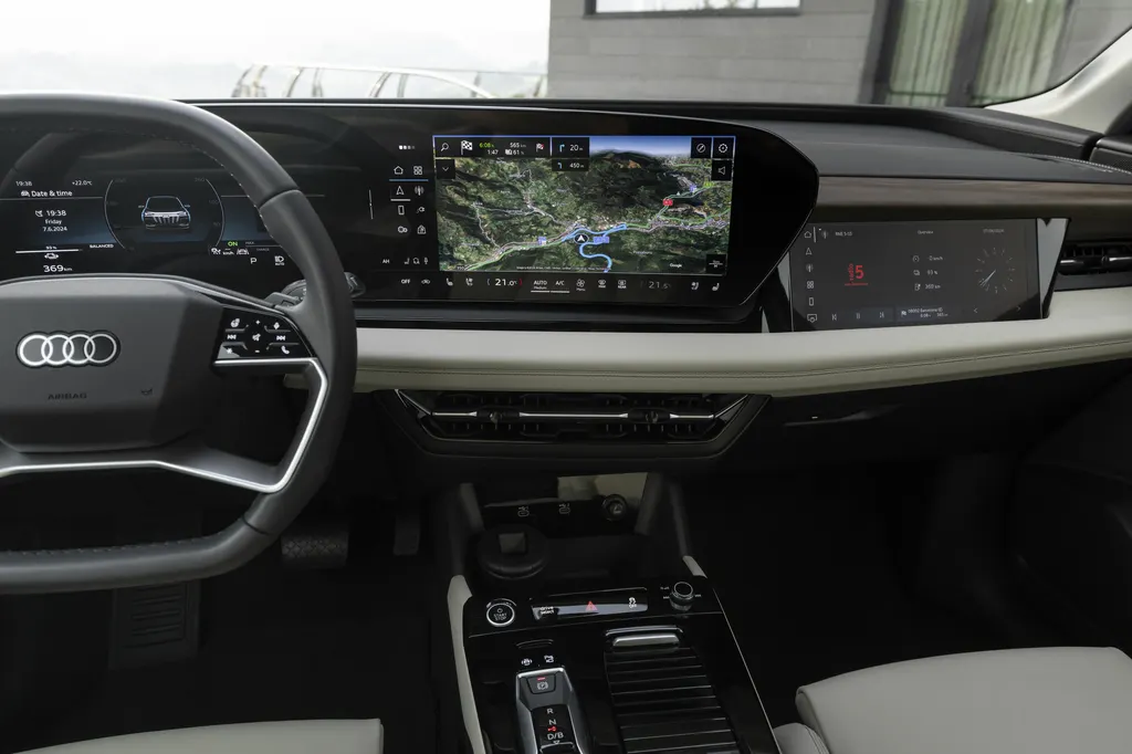 Audi Q6 e-tron quattro (19 inch wheels) cargo area