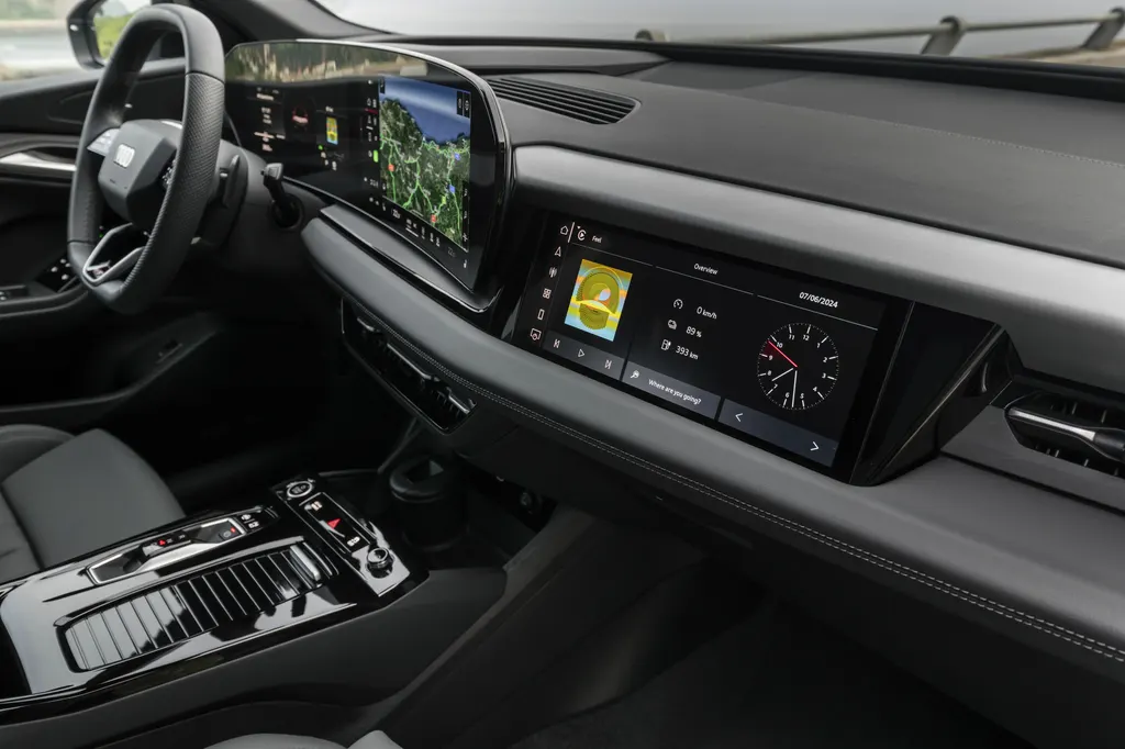 Audi Q6 e-tron quattro (19 inch wheels) cargo area