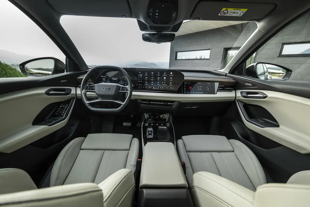Audi Q6 e-tron quattro (19 inch wheels) cargo area