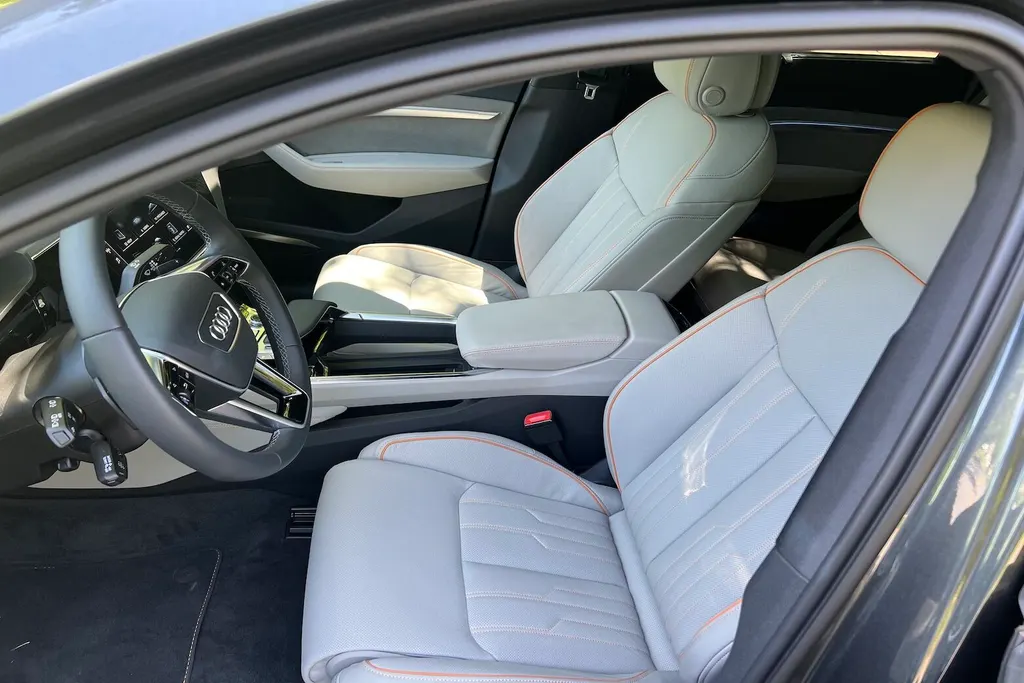 Audi Q8 Sportback cargo area
