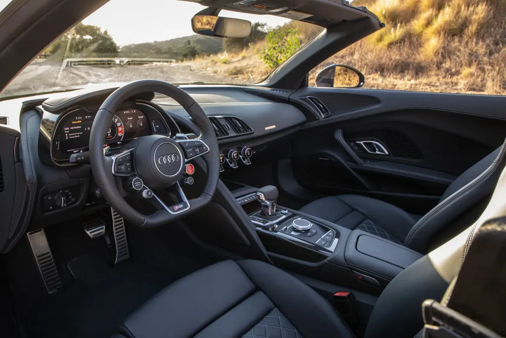 Audi R8 Spyder cargo area
