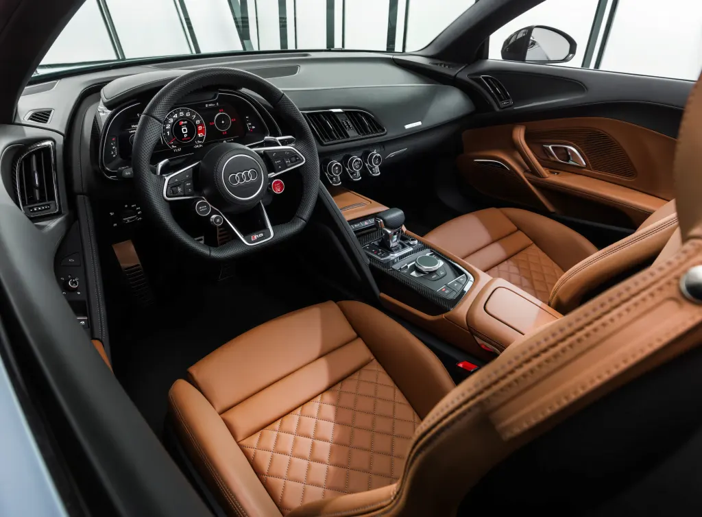 Audi R8 Spyder cargo area