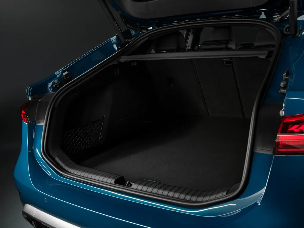 Audi S6 e-tron cargo area