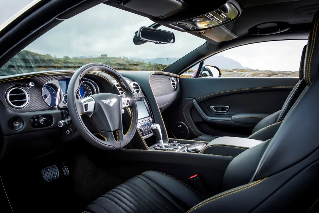 Bentley Continental GT cargo area