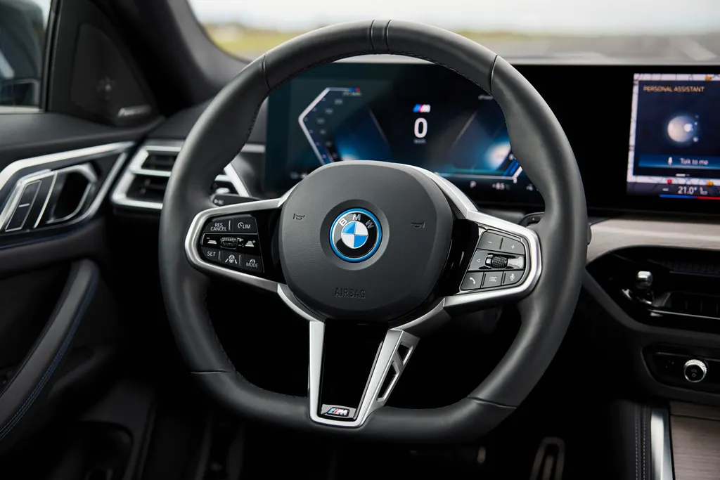 BMW i4 eDrive35 Gran Coupe (19 inch Wheels) cargo area