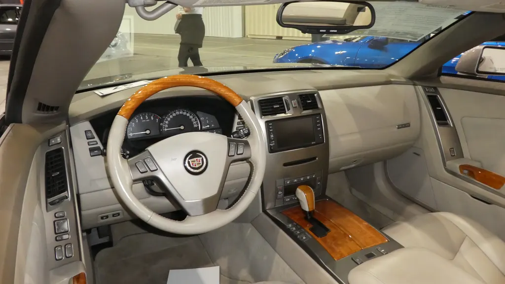 Cadillac XLR cargo area