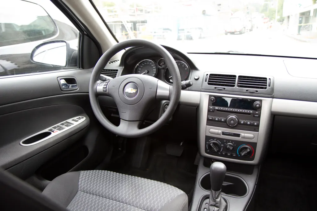 Chevrolet Cobalt cargo area