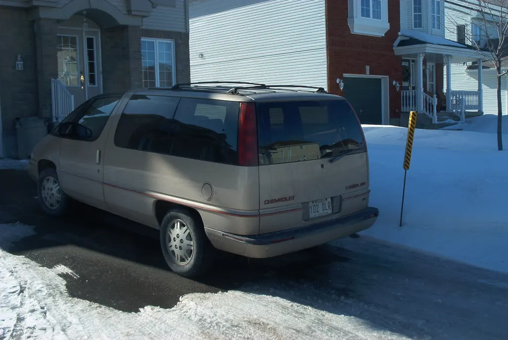 Chevrolet Lumina/APV Minivan