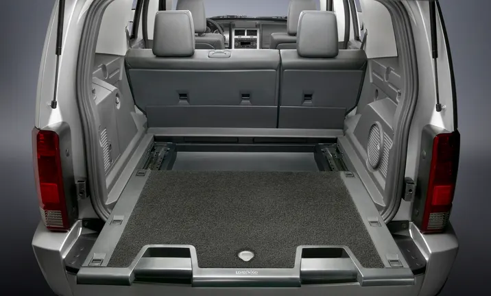 Dodge Nitro cargo area