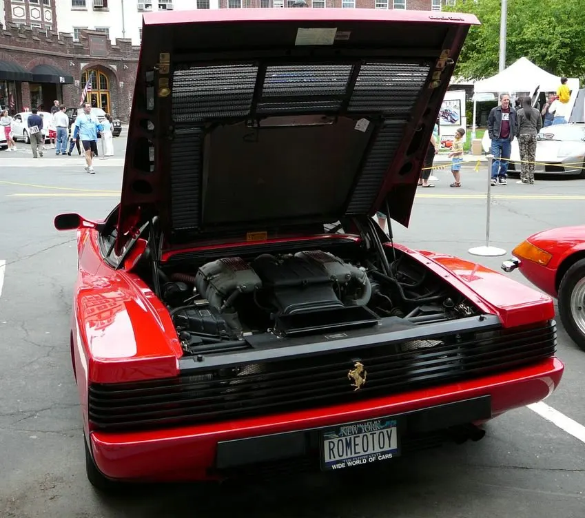 Ferrari Testarossa cargo area