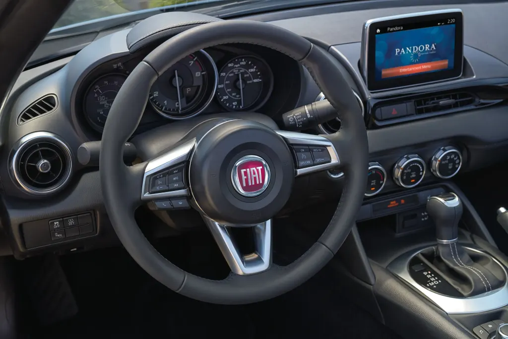 Fiat 124 Spider cargo area