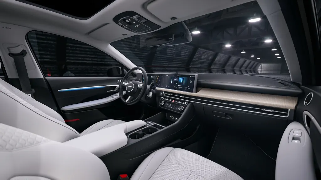 Hyundai Sonata w/Stop-Start cargo area
