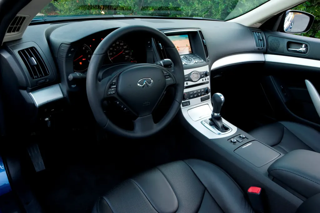 Infiniti G37 cargo area