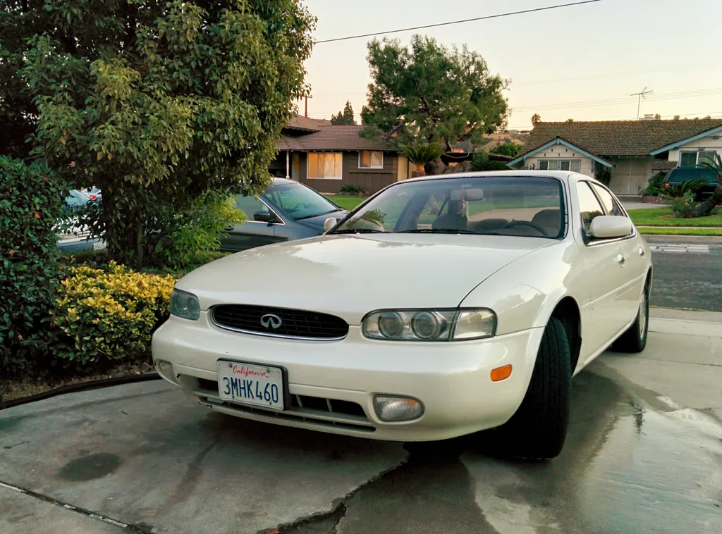 Infiniti J30
