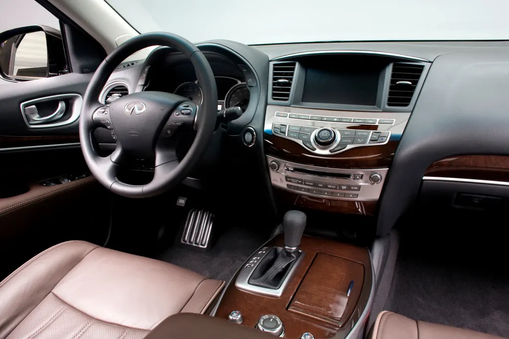 Infiniti JX35 cargo area