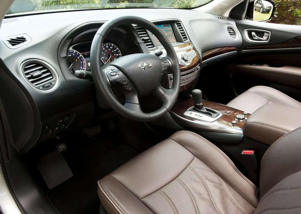 Infiniti JX35 cargo area