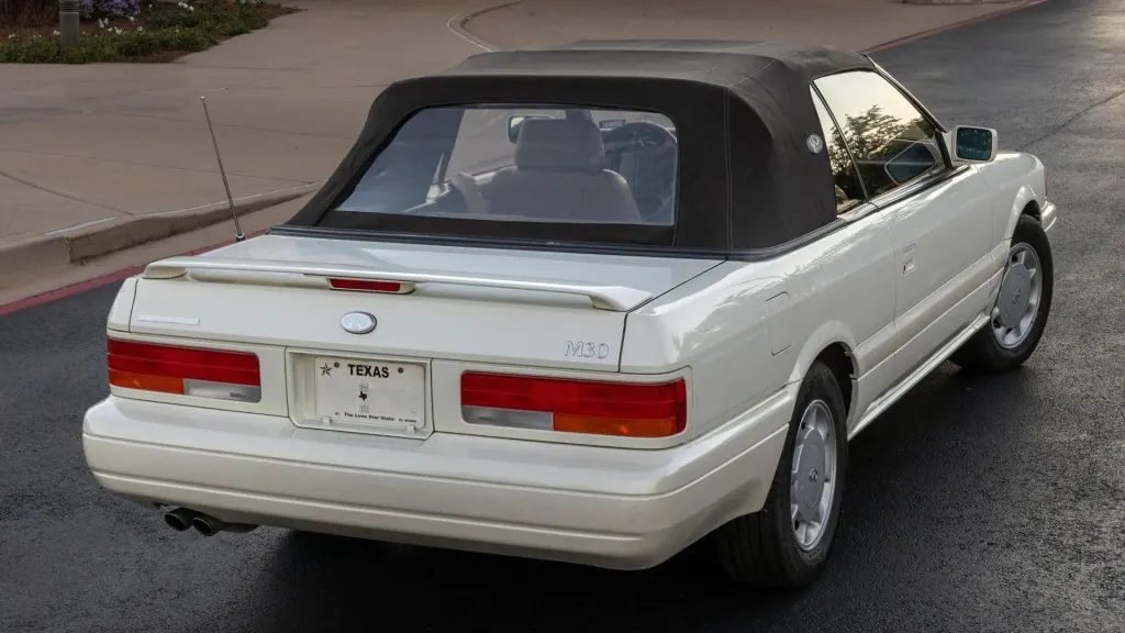 Infiniti M30