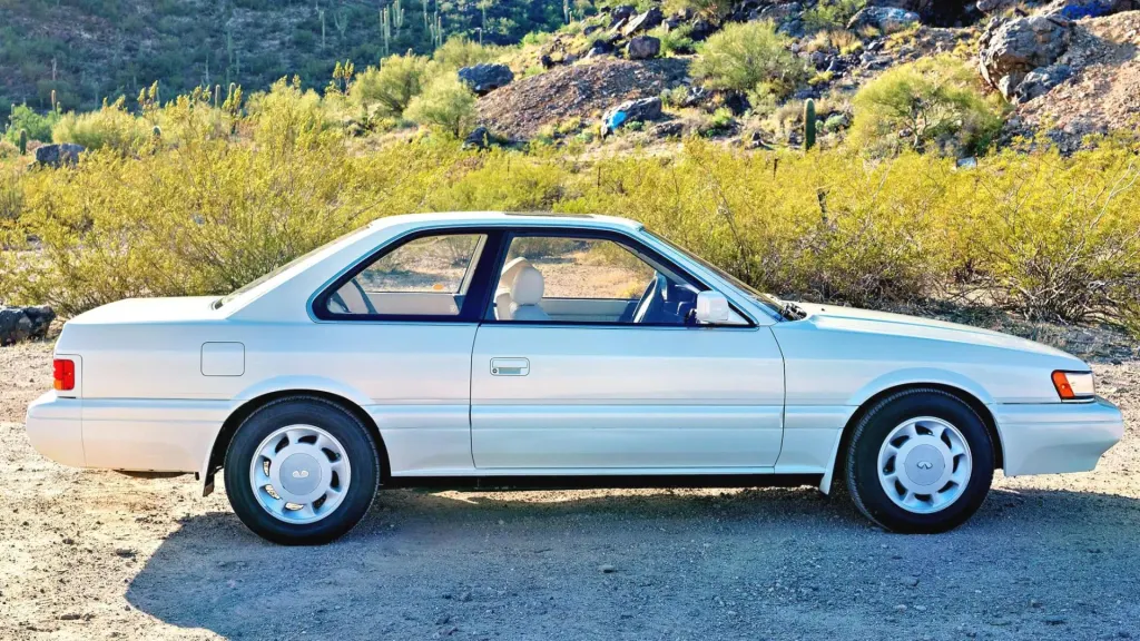 Infiniti M30