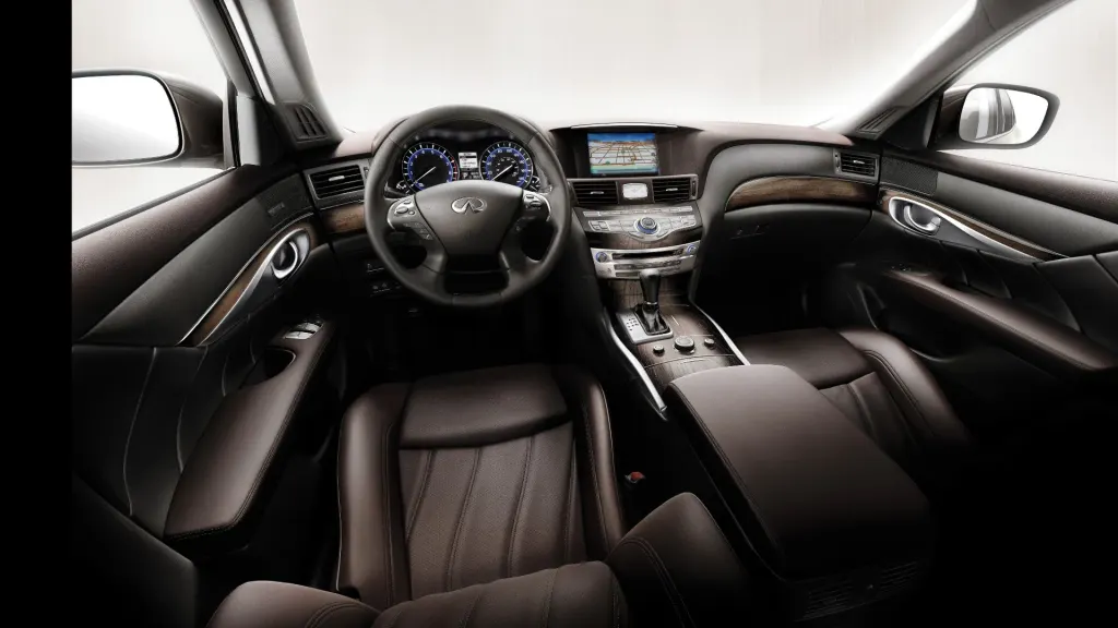 Infiniti M37x cargo area