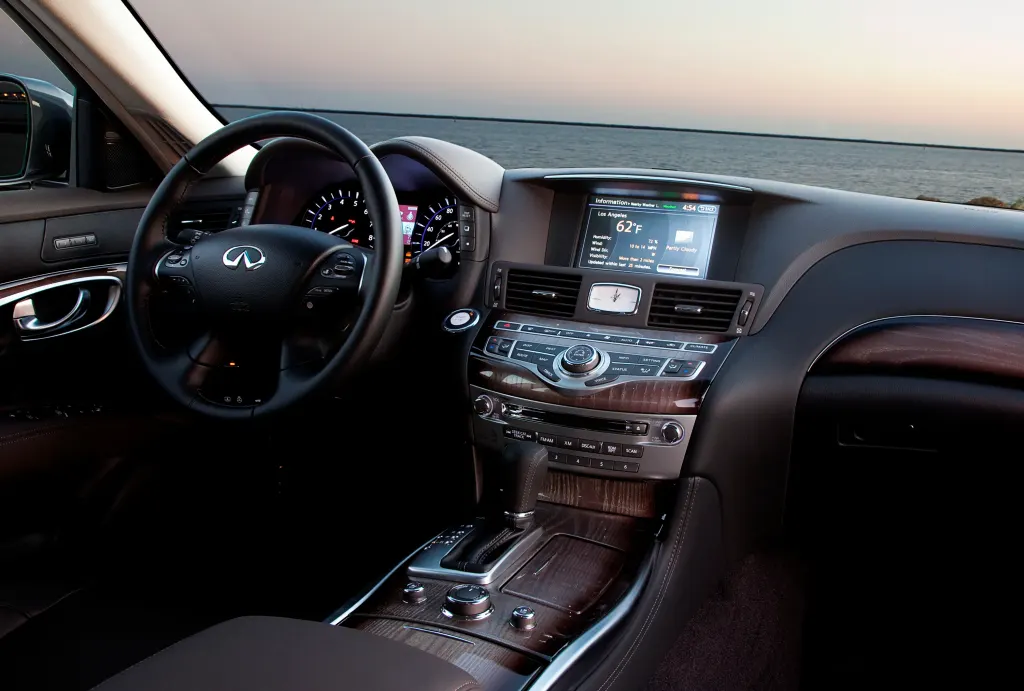 Infiniti M37x cargo area
