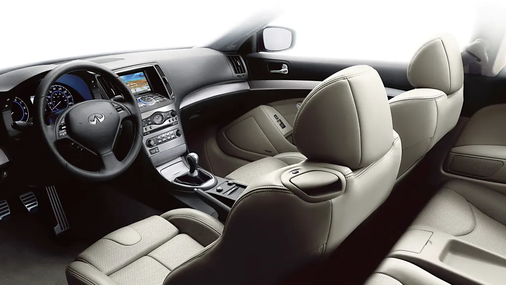 Infiniti Q60 Coupe cargo area