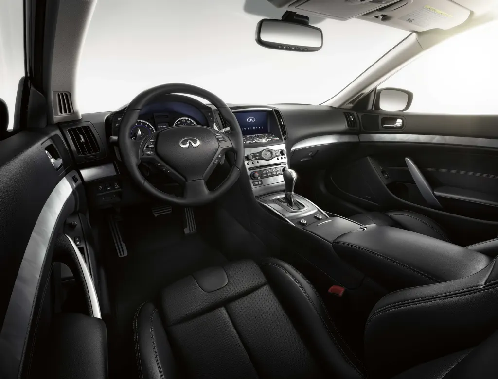 Infiniti Q60 cargo area