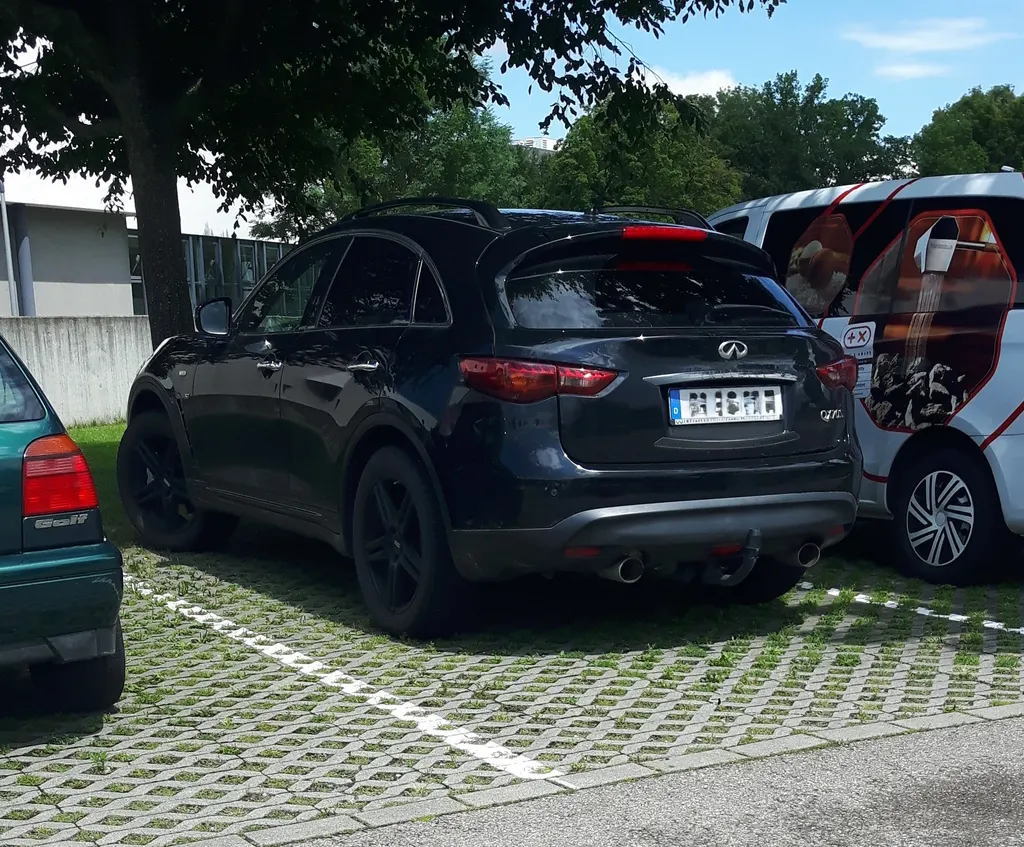 Infiniti QX70