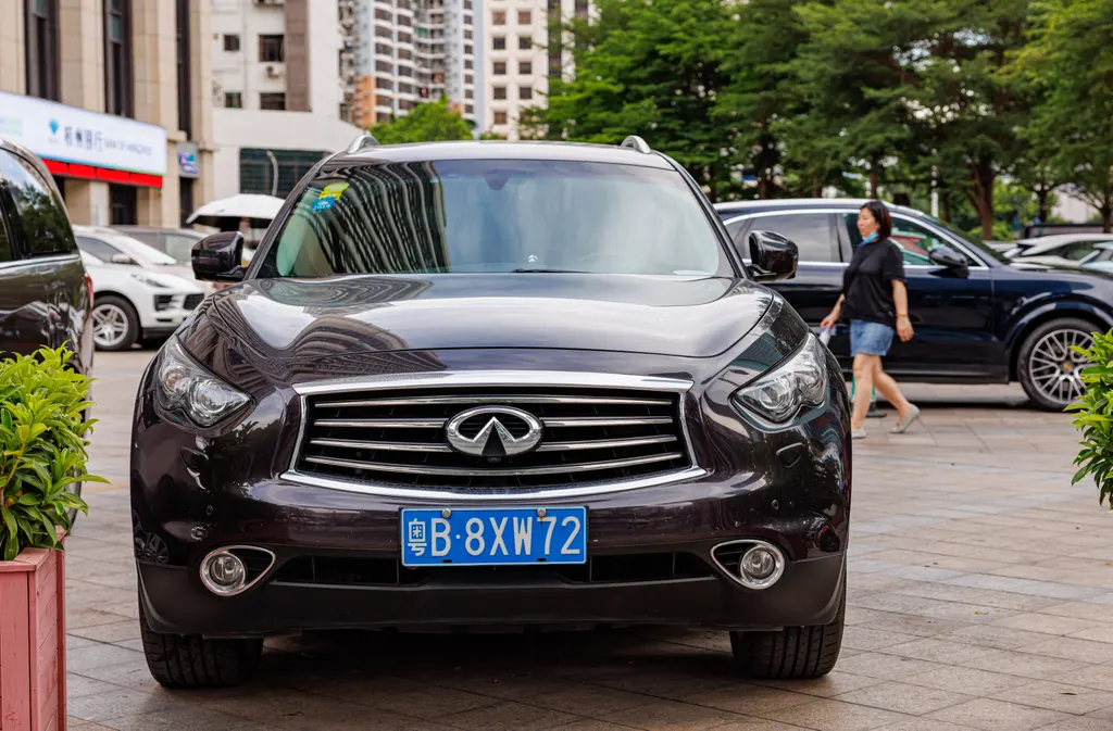 Infiniti QX70