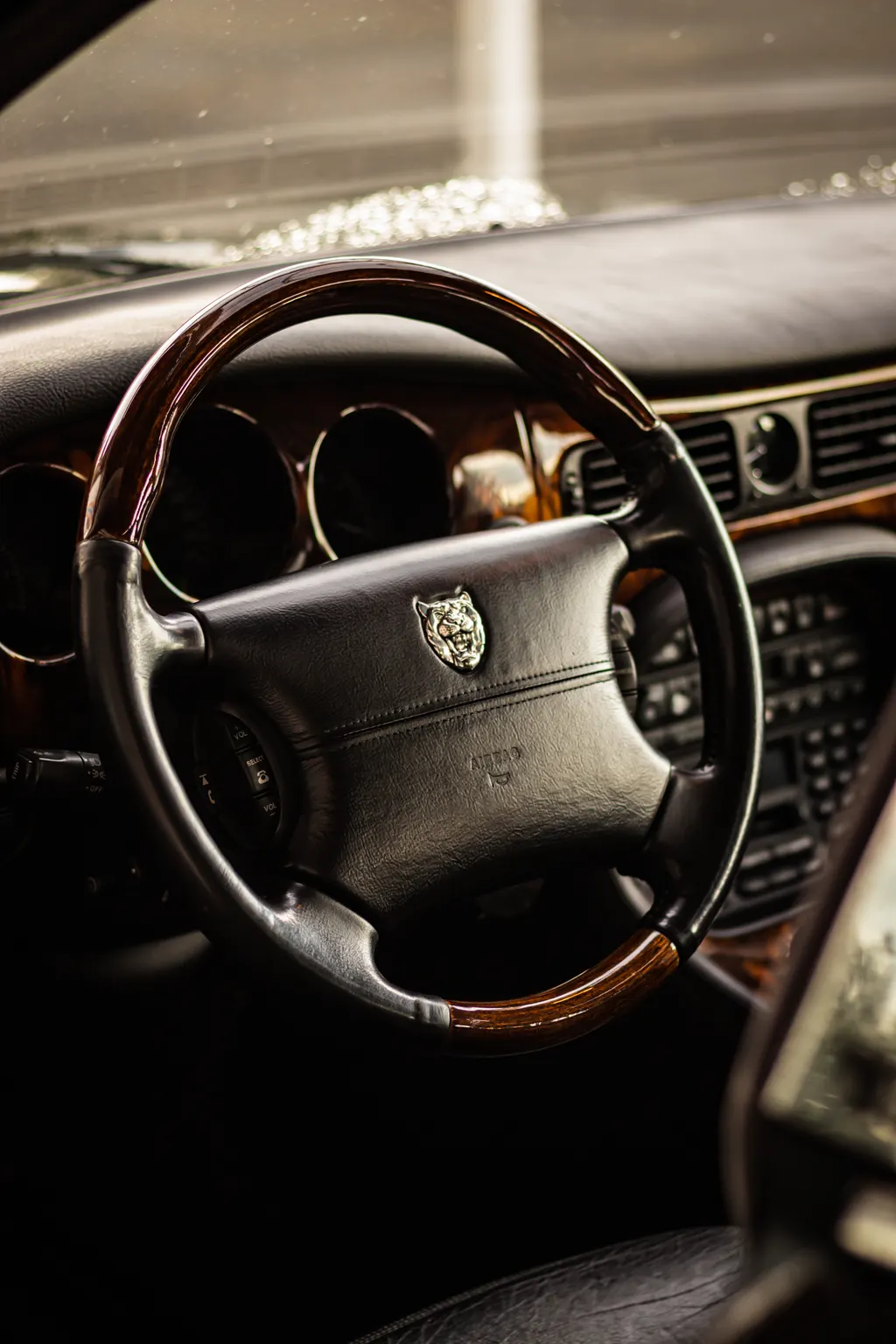 Jaguar Vanden Plas cargo area