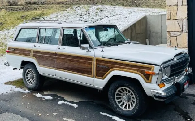 Jeep Wagoneer