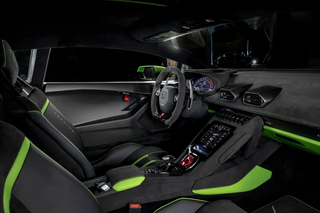 Lamborghini Huracán Coupe cargo area