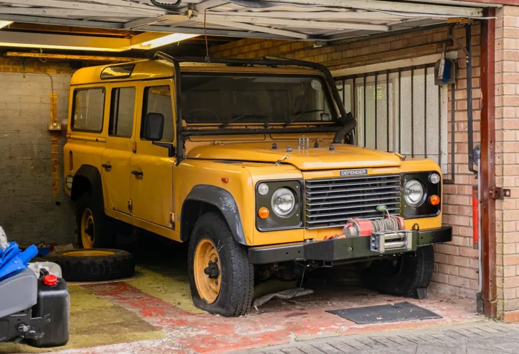 Land Rover Defender 110