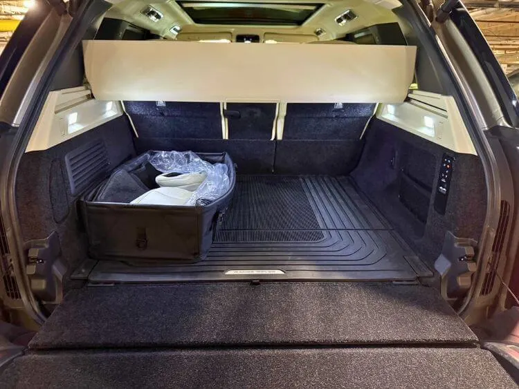 Land Rover Range Rover LWB MHEV cargo area