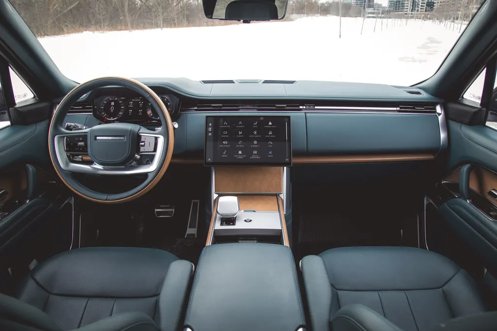 Land Rover Range Rover SV MHEV cargo area