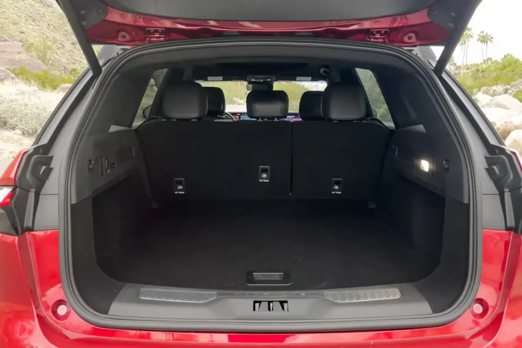 Lincoln Nautilus cargo area