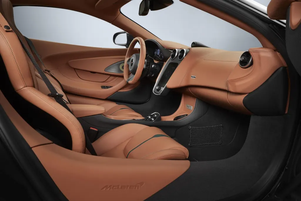 McLaren Automotive 570S Coupe cargo area