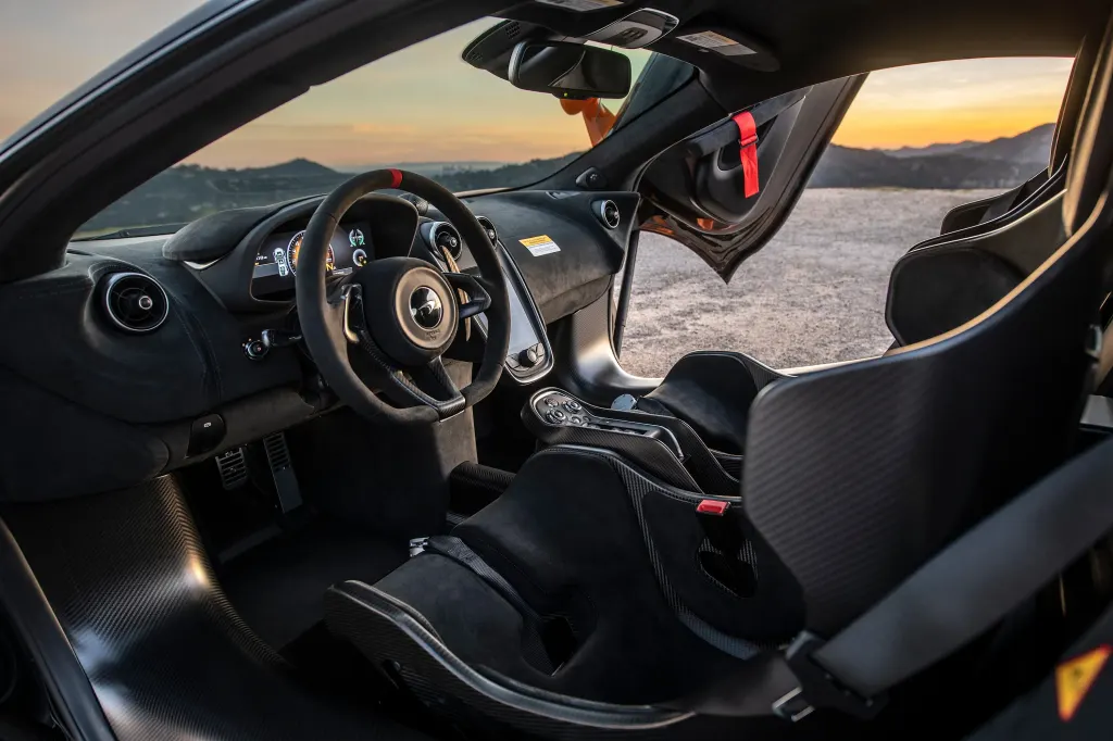 McLaren Automotive 620R Coupe cargo area