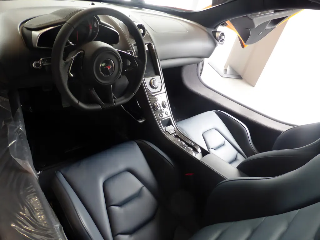 McLaren Automotive MP4-12C Coupe cargo area