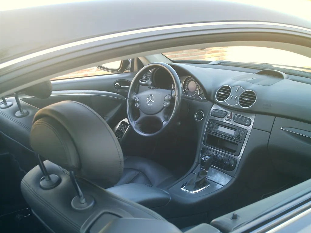Mercedes-Benz C-Class Coupe cargo area