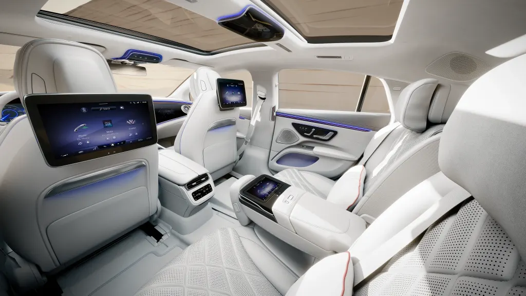 Mercedes-Benz EQS 580 4matic cargo area