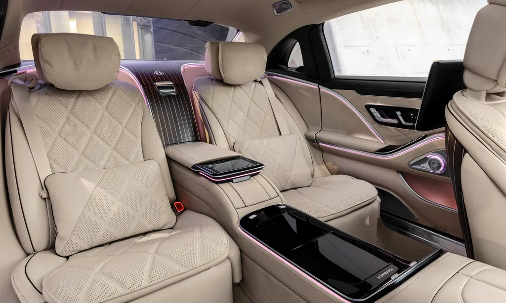 Mercedes-Benz Maybach S 580 cargo area