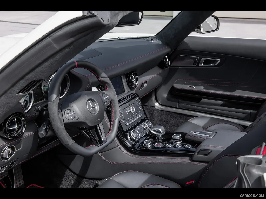 Mercedes-Benz SLS AMG GT Roadster cargo area