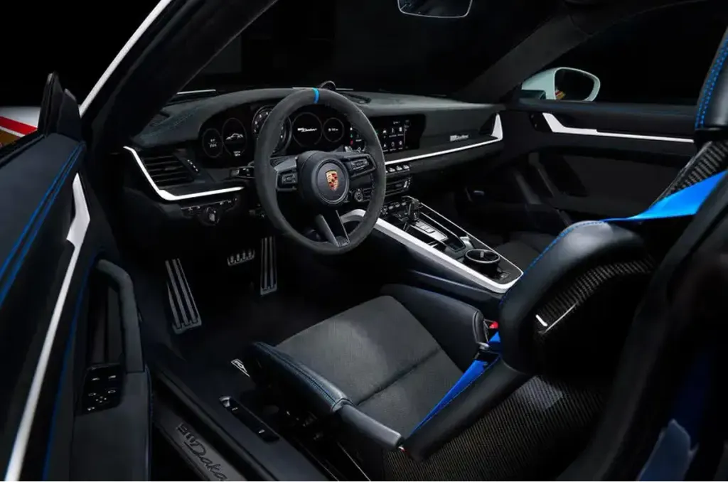 Porsche 911 Dakar cargo area