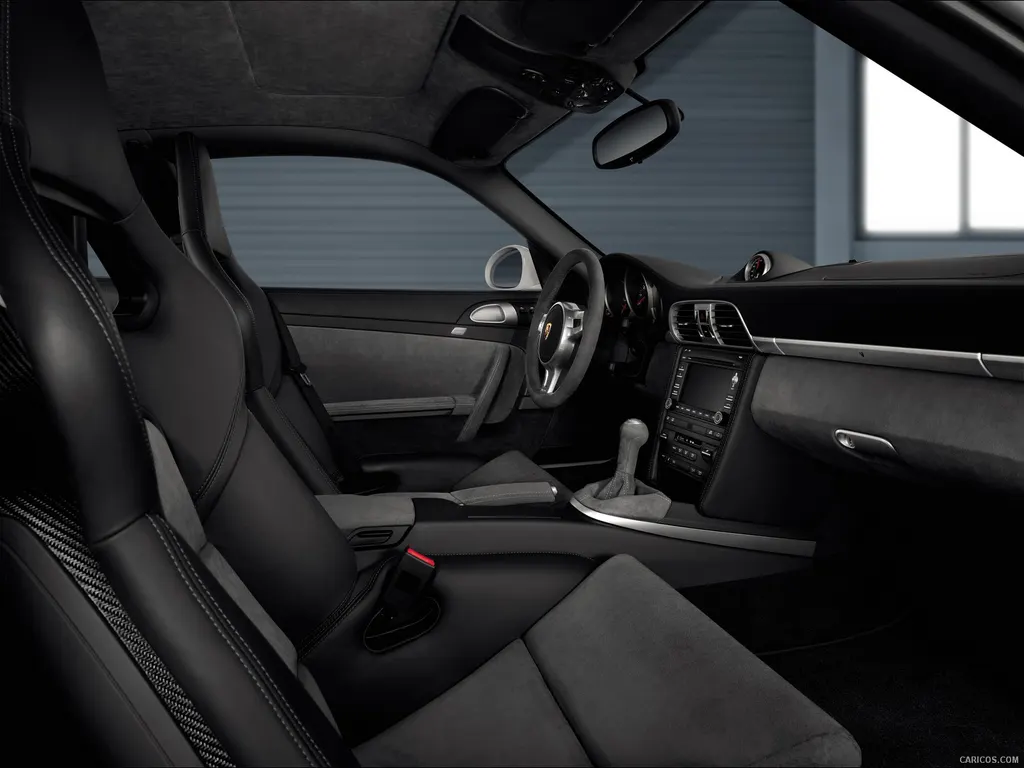 Porsche 911 GTS cargo area