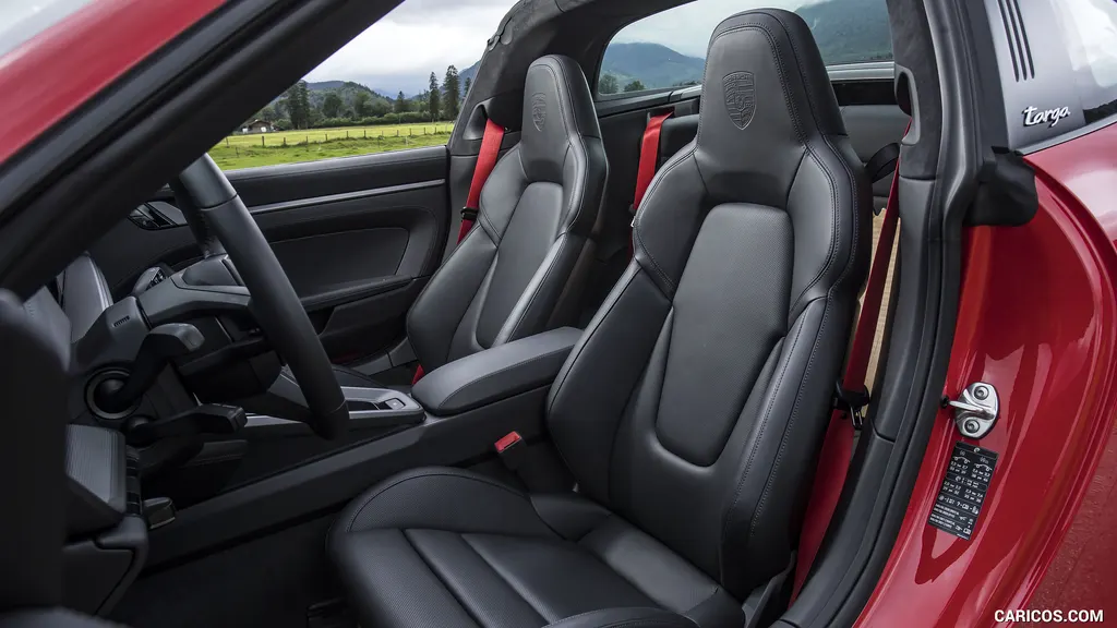 Porsche 911 Targa cargo area