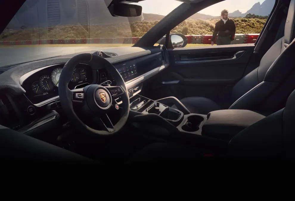 Porsche Cayenne Turbo E-Hybrid Coupe cargo area