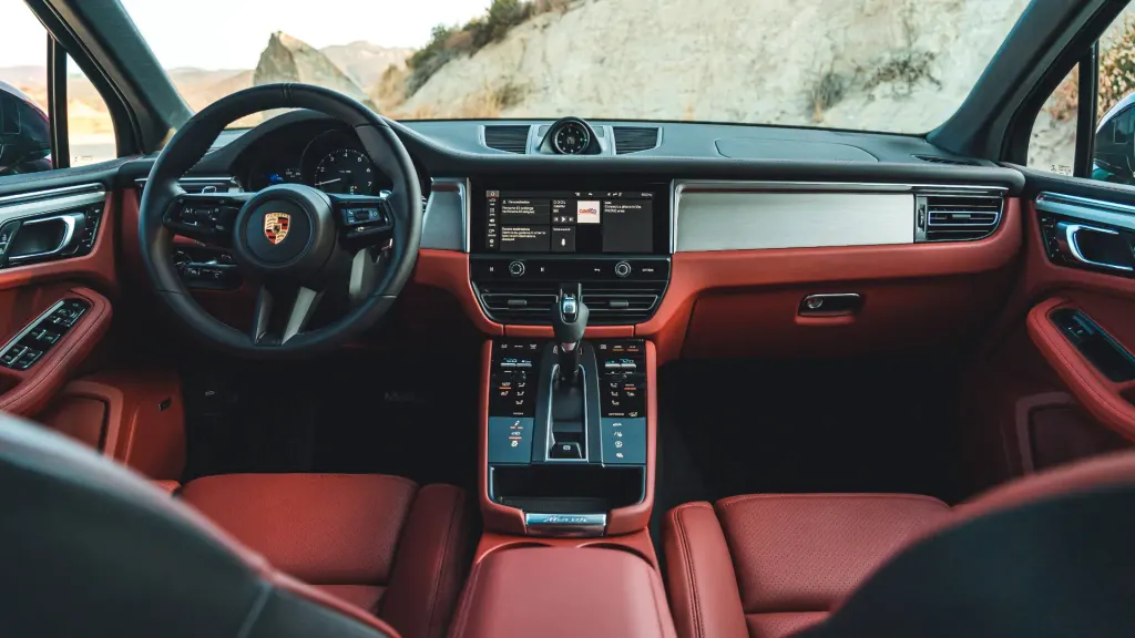 Porsche Macan S cargo area